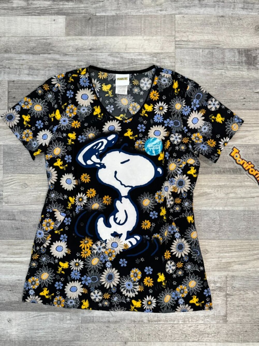 Peanuts NWT Snoopy Floral Short Sleeve Scrub Top Size XS Tooniforms F27